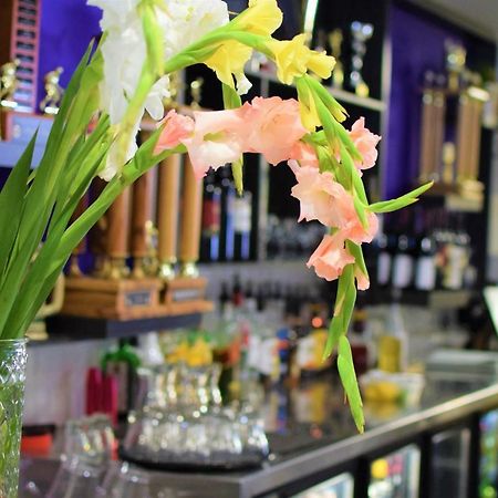 Railway Hotel Bundaberg Esterno foto