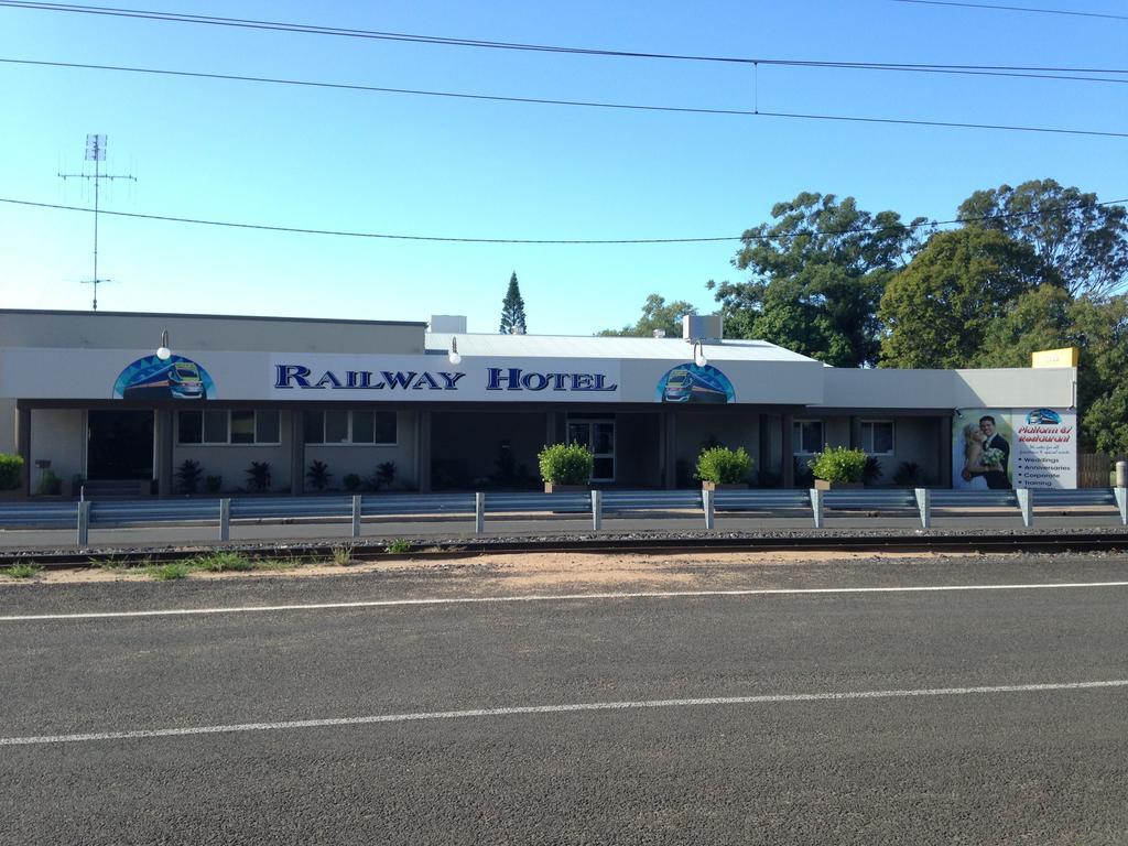 Railway Hotel Bundaberg Esterno foto